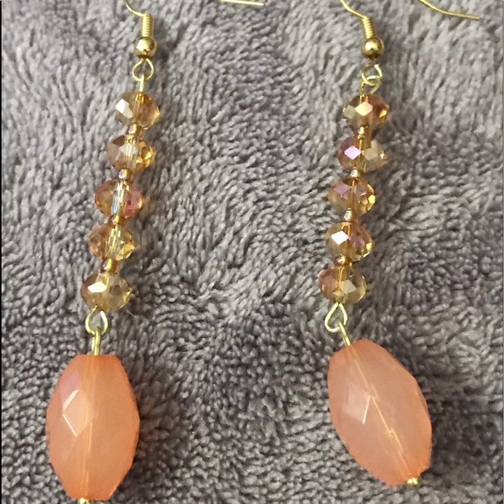 🔥3/$15🧊 Cute Peach Colored Beaded Earrings
